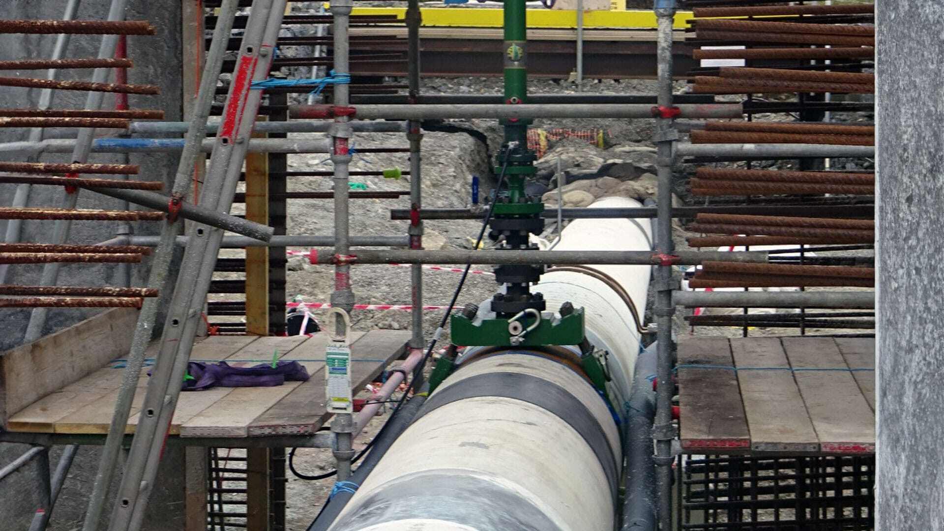 Working on a the pipeline with Suretap hot tapping