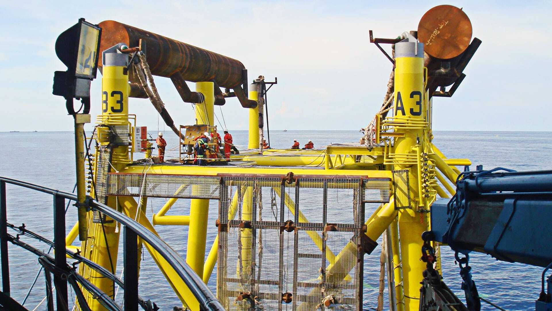Pile Lifting on a Platform