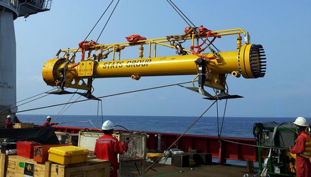 Subsea Flangeless Plug Launcher